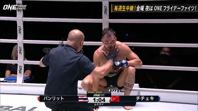 まさに奇跡的な大逆転“失神”KO！ 悶絶ダウンから起死回生のショートカウンターで一撃 「これが格闘技だ！」実況興奮 2枚目