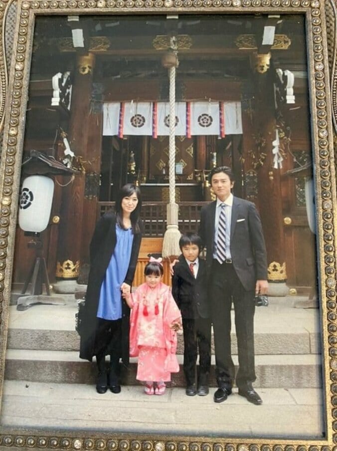 原田龍二の妻、子ども達が小さい頃の家族写真を公開「時間よ止まれーーなんて思います」 1枚目