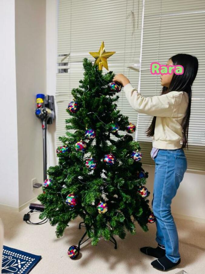  松嶋尚美、娘がクリスマスツリーのオーナメントを手作り「ビックリさせたいんだって」  1枚目