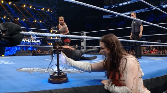 【映像】“実は美人”の怪奇レスラー、リング外で「大暴れ」