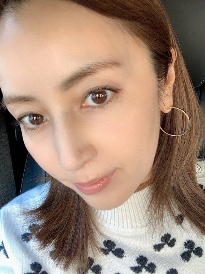 矢田亜希子、ノーファンデの普段メイクを公開「年齢とともにやりすぎ注意」 1枚目