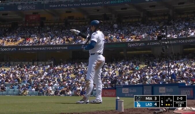 【写真・画像】球場騒然！ 大谷翔平、爆速高速ゴロで“まさかの光景”「危険すぎ」「怪我するやん」 “火の玉打球”を相手野手がなんとか止める「守るの嫌だろうな」　1枚目