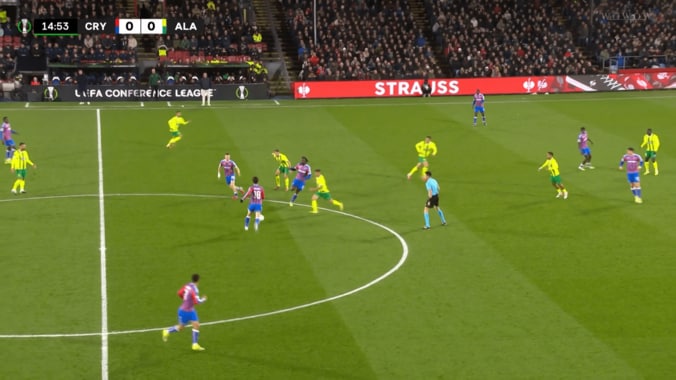 「モドリッチばりだ」鎌田大地の“絶品アウトサイドキック”にスタジアムどよめき！「うっっま」「魅せるね」ダイレクトパスにファン喝采  3枚目