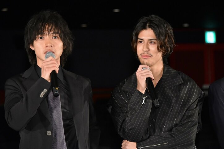 山崎賢人、主演映画の無観客舞台挨拶に「寂しい」とポツリ 寛一郎は必死に盛り上げる