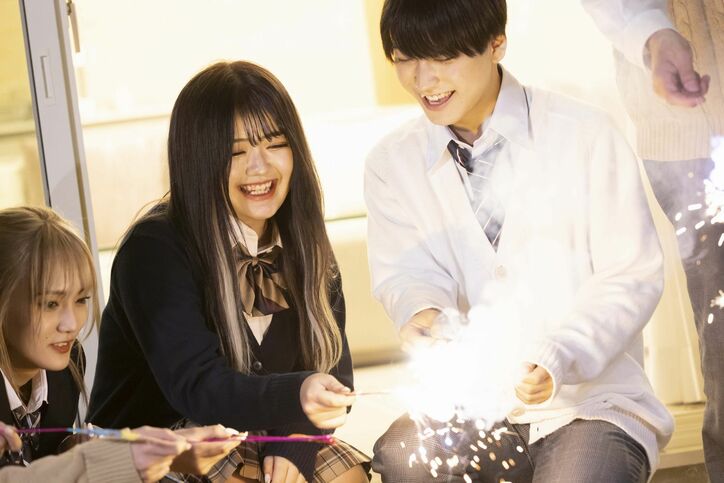 みるきがピンチ!?片思いの男子・ちひろが目の前でかれんと急接近で焦り「ヤバいね…」『今日好き』卒業編2022第2話