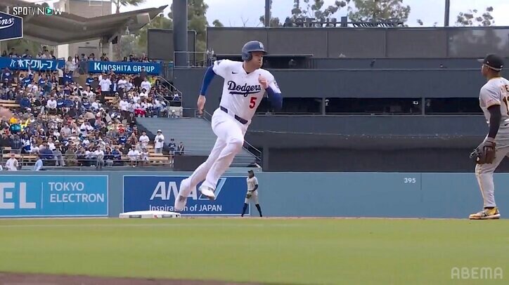【写真・画像】トラウト、衝撃のMLBトップ弾に内野手“確信棒立ち” 現地実況も絶叫「No.9!No.9!」→ベンチで「消防士ヘルメット」反響続々 1枚目