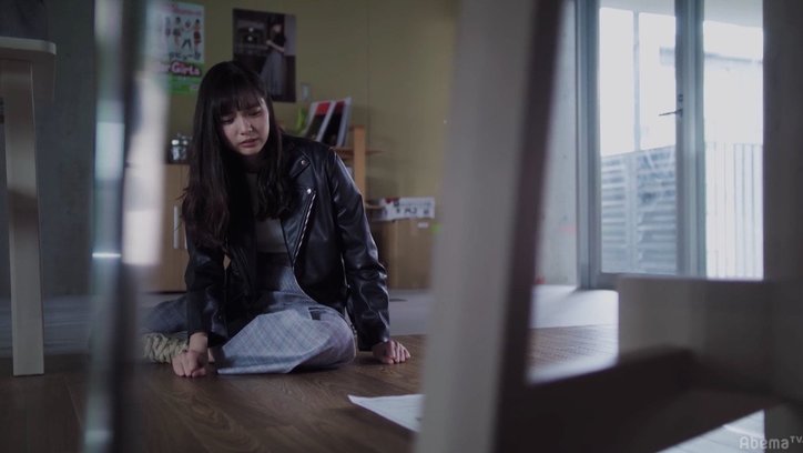 新川優愛が主演ドラマで体当たり演技　レザーを着たままプールへダイブ！