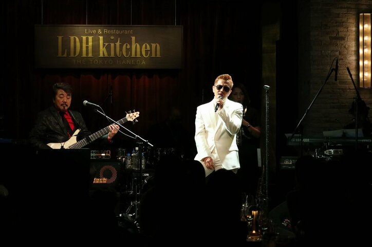 EXILE ATSUSHI、サプライズ出演で至極のクリスマスラブソングを披露！
