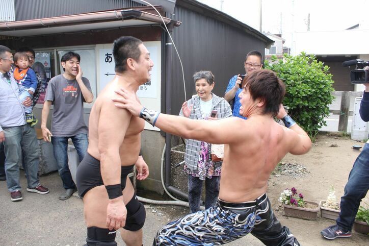 DDTと銚子電鉄がコラボ「電車プロレス」開催 車内では新技・銚電エビ固めも開発