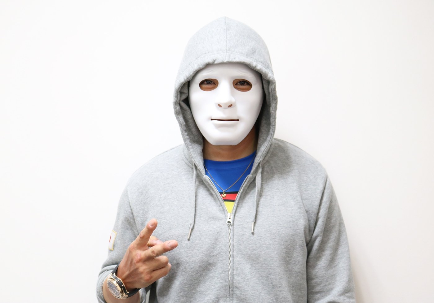 “年収3億円”の大人気YouTuber・ラファエル、1億円もらっても「仮面外すのは絶対無理！」 | その他 | ABEMA TIMES ...