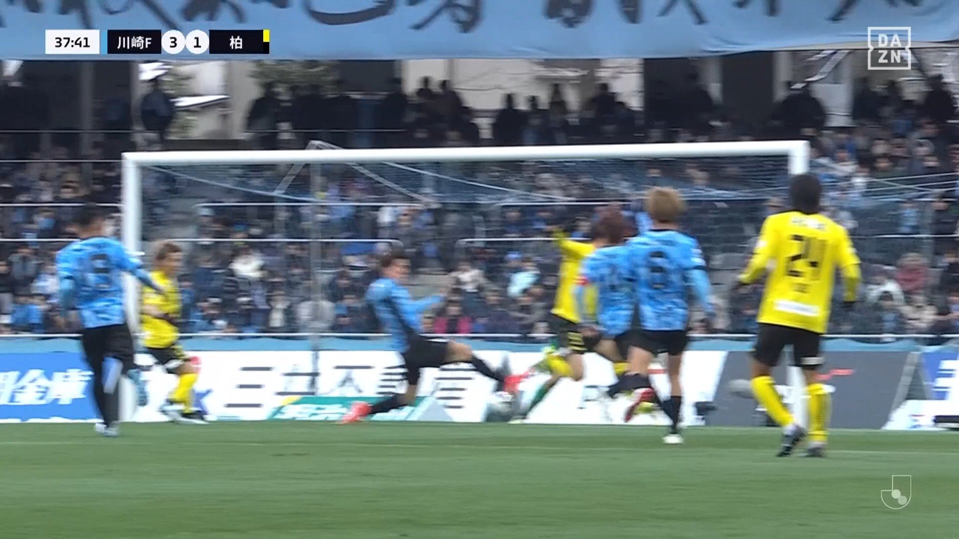 【映像】巧み過ぎるバックヒールシュート