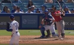 何が起きた？ 山本由伸の投球で“異変”「ヤバいw」「感情おかしい」相手打者の三振リアクションが話題に「そらそうなる」