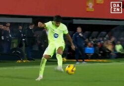 「人間を辞めてる…」バルサ神童の“芸術的アウトサイド・クロス”に騒然！「何それw」「精度がエグい」17歳ヤマルが完璧アシスト