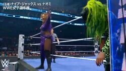 「えげつない攻撃」100kg超え“超重量級”女子レスラーが衝撃のヒップアタック…“豪快かつ狡猾”一撃にファン騒然「頭が潰れる」