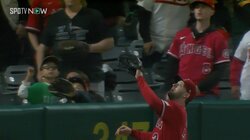 大谷翔平の同僚、満塁弾を阻止する超絶美技もファンの行動に批判殺到！ 西岡剛氏も苦言