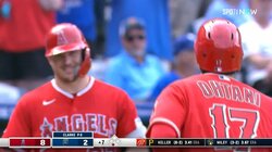 やるね、ショーヘイ！大谷翔平、メジャー通算150号を祝うトラウトがハイタッチ＆まぶしいにっこり笑顔 ファンも感動「泣きそうになった」