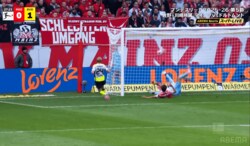 嘘だろ！？ 佐野海舟に悲劇のアクシデント発生「味方にタックルしたのか…」「可哀想だな」無念の失点関与で地面に突っ伏した一部始終