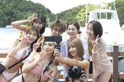 めっちゃスタイルいい…水着ギャル6人に囲まれハーレム状態！峯岸みなみ、圧巻の光景に「竜宮城みたい」『シャッフルアイランド Season3』#1