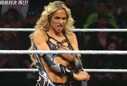 覚醒した美女レスラー、気合の“セクシー所作” 第2形態も元師匠の猛攻に悶絶タップアウト