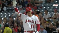 大谷翔平、「セーフ!セーフ!」と猛アピールも間一髪でアウト 球場ファンも一緒に「リプレー検証お願いしまーす!」