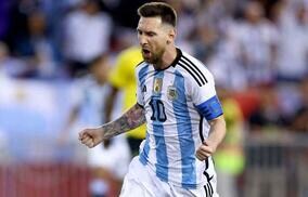 メッシがW杯で“黄金に輝く” スパイクを着用か、練習で一般には流通していないモデルを試し履き