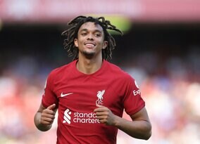 「素晴らしい眺め」リバプール右SBの圧巻ゴラッソを「ピッチアングル」で! 「9-0快勝」を彩るスーパーミドル