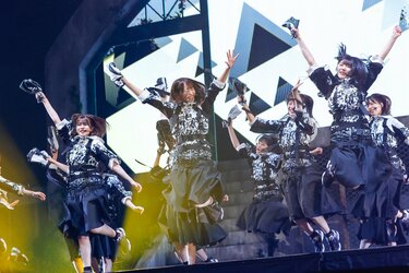 欅坂46、笑顔と涙あふれたラストライブで5年間の歴史に幕 新たな坂を駆け上がる“櫻坂46”が誕生 | エンタメ総合 | ABEMA TIMES |  アベマタイムズ