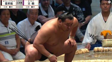 ワイの年収を一瞬で…」横綱・豊昇龍が受け取った“分厚すぎる”ご褒美