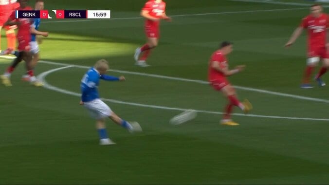 伊東純也、圧巻の“縦突破”にSNS沸騰「なんか今日の純也すごい」フェイント＆急加速で右サイド突破→ミドルシュートで圧倒的存在感 4枚目