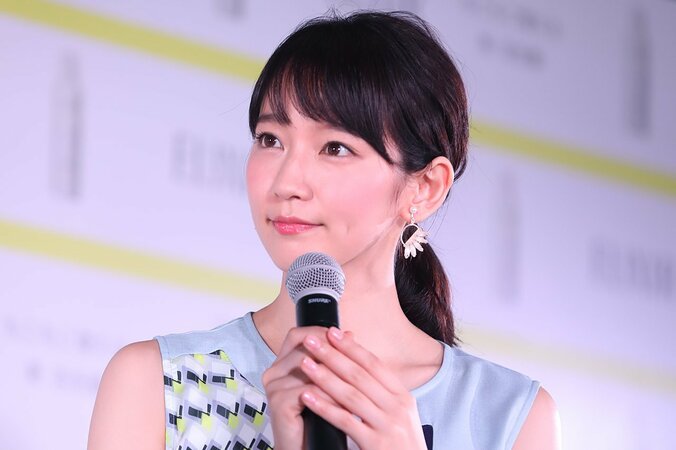 喜びイッパイの吉岡里帆 「泡チューポーズ」を披露 3枚目