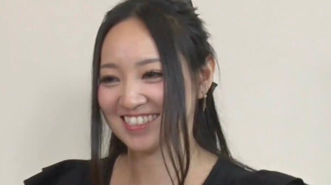 【写真・画像】36歳でおばあちゃんになった美女、鍛え上げた美ボディに驚きの声「ジェニファー・ロペスみたい」「もうちょっと布のある下着を着て」　1枚目