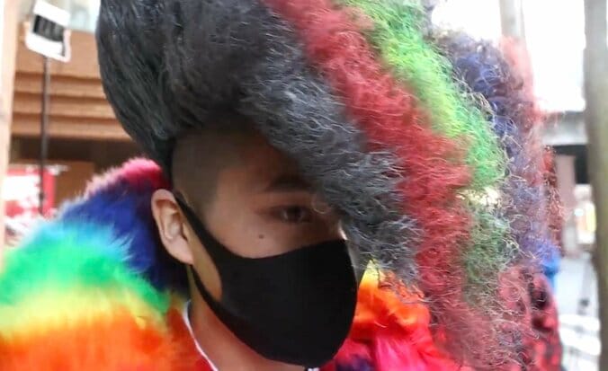 【写真・画像】北九州の成人式で話題になった虹色リーゼント男、超ボリュームヘアの苦労を告白　1枚目