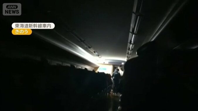 停電で車内は真っ暗
