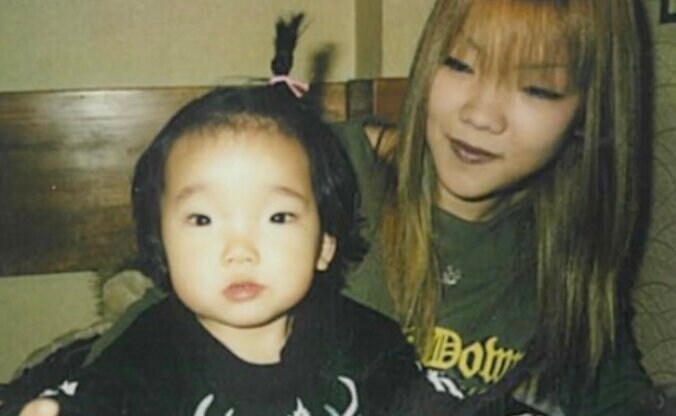 【写真・画像】16歳で家出し17歳で出産…バツ5の美魔女、“1人目の夫”との壮絶な結婚生活「実家が貧乏だったから」　1枚目