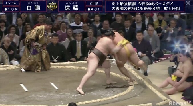 白鵬、“右に左に”遠藤を翻弄　自らの誕生日を白星で祝う 1枚目