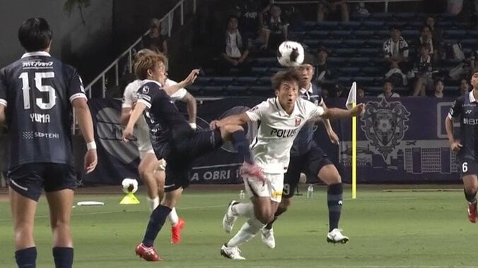【映像】強烈ハイキックが顔面直撃