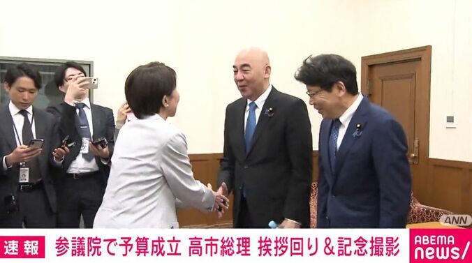 握手する高市早苗総理と日本保守党・百田尚樹党首