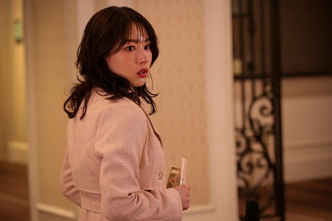 【写真・画像】愛人の重要人物を“接待”後に「ご苦労さま」 正妻の一言に美月（桜井日奈子）が鬼の形相 『余命3ヶ月のサレ夫』第2話　1枚目