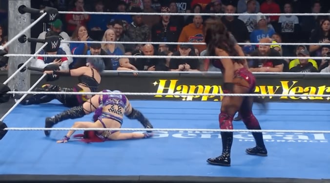 【映像】いったい何が？ 日本人女子、“犬神家”ばりの開脚ダウン