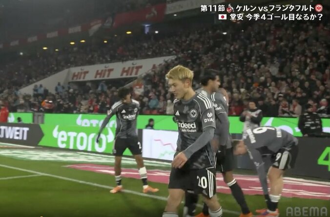 なんだこれ…！？ 堂安律、一瞬でぶち抜く“縦突破”→完璧クロス「速すぎ」相手DFドン引きの“逆足アシスト”「堂安が上手すぎた」 4枚目