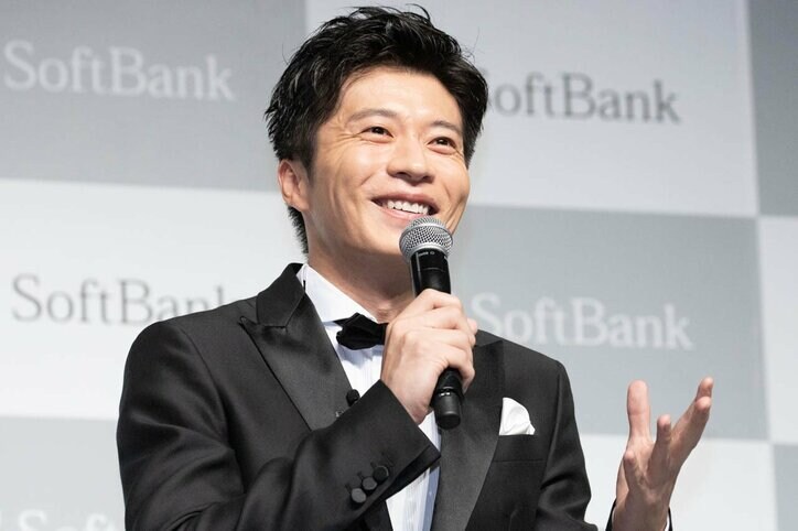 【画像】田中圭＆“お父さん”の可愛らしいキスに、報道陣ほっこり（23枚）