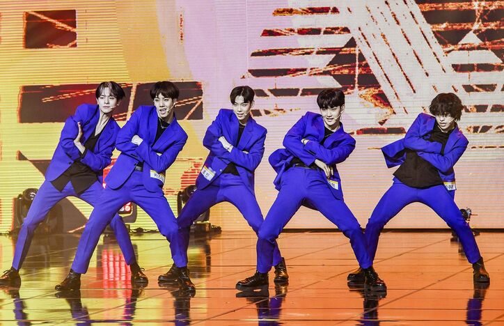 「どうかしてる」「別格」日本人・カズタが大活躍！アイドル派5人がSUPER JUNIORの大ヒット曲を披露、会場大歓声！『青春スター』