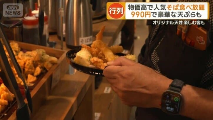 オリジナル天丼を楽しむ客も