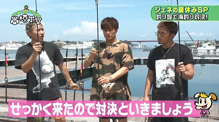 白濱亜嵐、魚とうっとりキス…かと思いきや予想外の行動に！？メンバーもドン引き