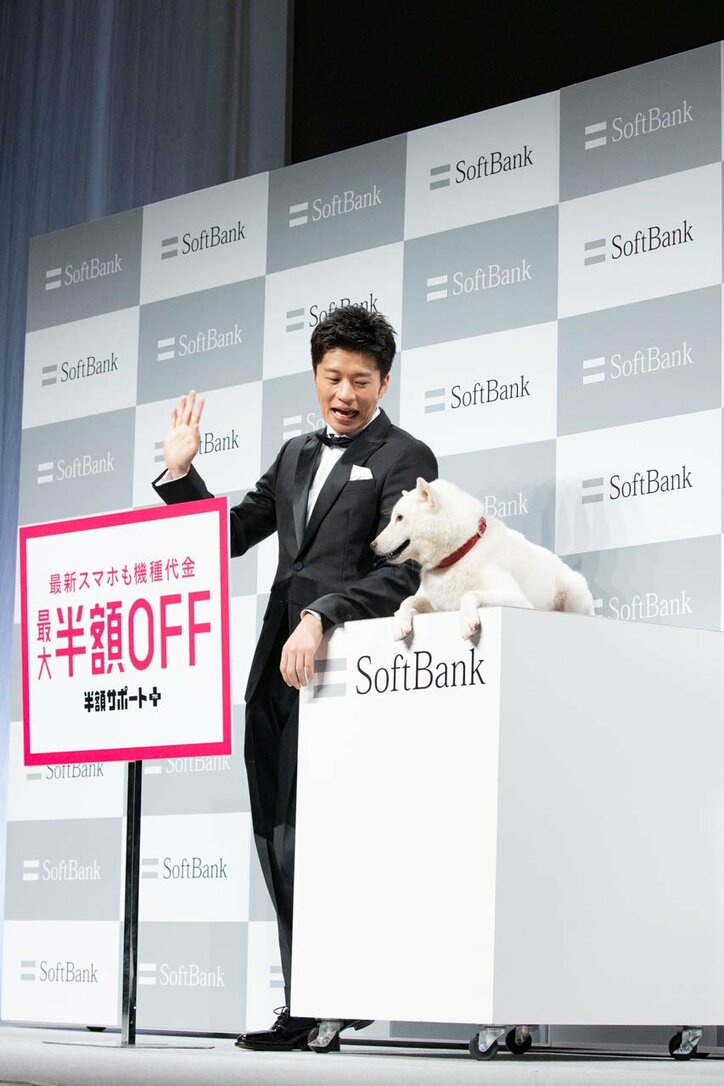 【画像】田中圭＆“お父さん”の可愛らしいキスに、報道陣ほっこり（23枚）