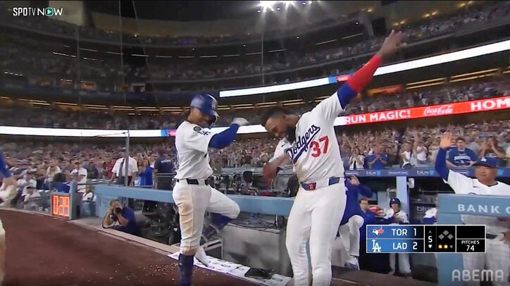 【写真・画像】ベッツ逆転弾で大谷翔平も吠えた！ “MVPコンビ”の信頼関係滲む光景に「ベッツ迎える大谷の顔泣けた」SNS上も感涙　1枚目