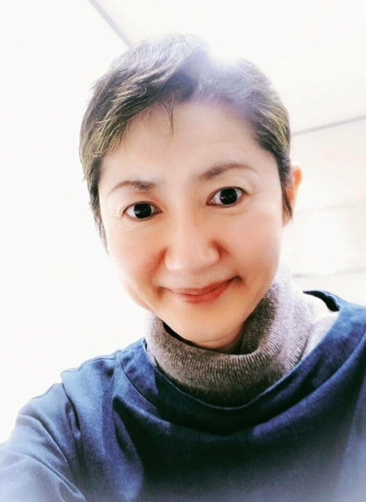 古村比呂 抗がん剤治療の休止後に生えてきた髪の毛 とても柔らかく触り心地グッド 話題 Abema Times