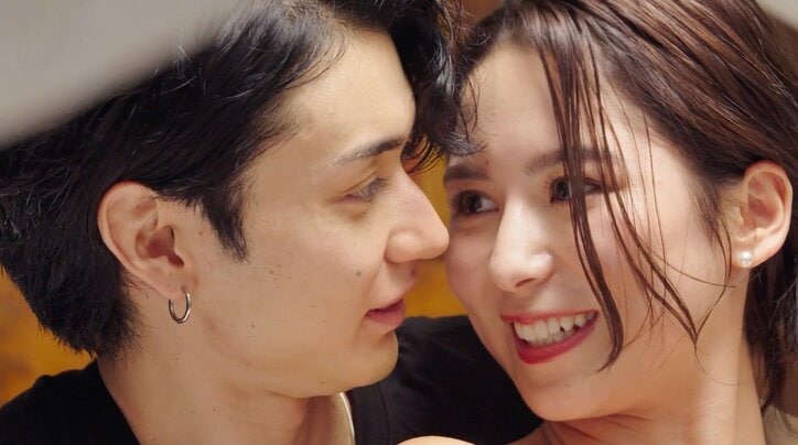 素肌を絡ませベッドの上で密着撮影「やりすぎやろ」美人社長と高身長イケメンモデルの初デート風景に衝撃