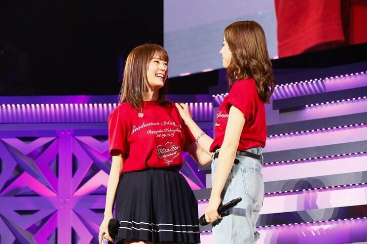 衛藤美彩が笑顔と涙の卒業ソロコン開催、”私の愛した”乃木坂46メンバーも駆けつける