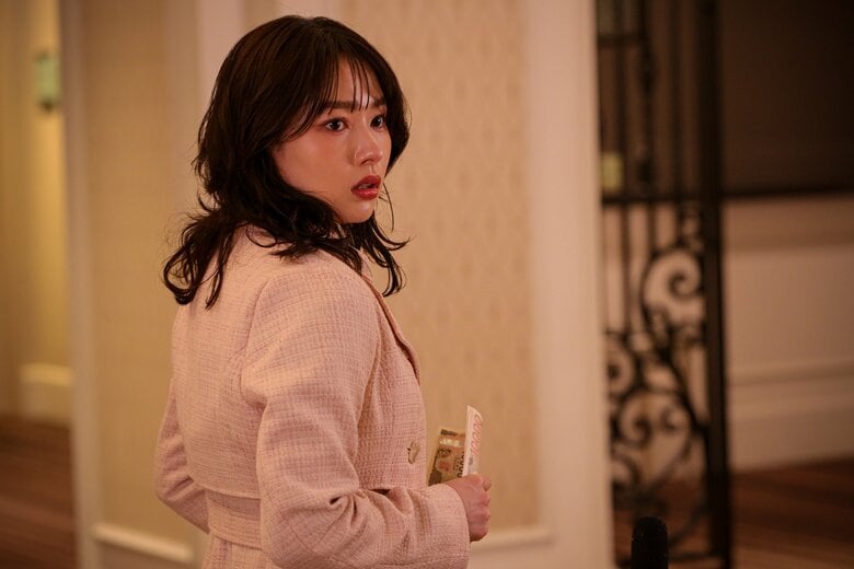 愛人の重要人物を“接待”後に「ご苦労さま」 正妻の一言に美月（桜井日奈子）が鬼の形相 『余命3ヶ月のサレ夫』第2話